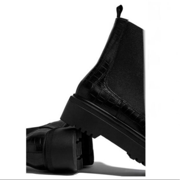 Black Embossed Croc Pull On Chelsea Lug Sole Boots - Picture 4 of 5